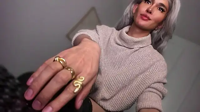 TheQueenNextDoor webcam