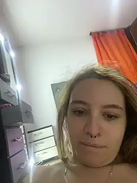 Webcam Model (karla-thomsom10)  is live.Free join now!