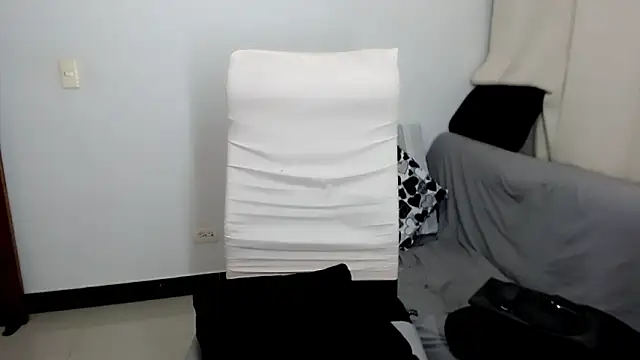 laura-pervert - Laura-pervert's free webcam