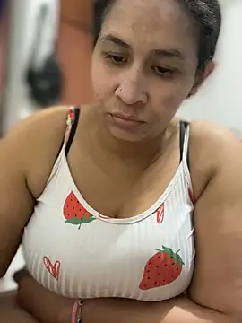 Webcam Model (Carola-Ross)  is live.Free join now!