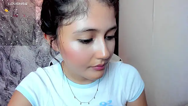 amy_innocent_1 (F teen) - play with your tits close to cam