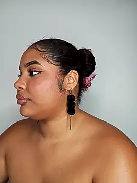 Webcam Model (Helena-Snow)  is live.Free join now!