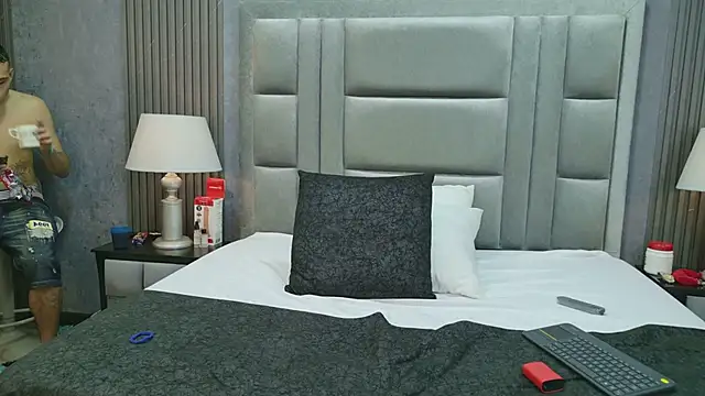 cristalanddeimon - CristalAndDeimon's free webcam - UK Sex Cams