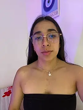 Webcam Model (SabrinaEvanss_)  is live.Free join now!