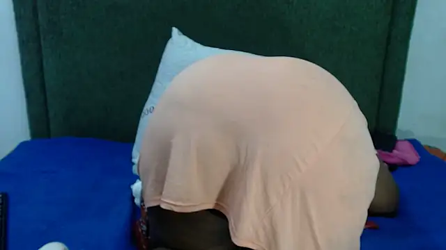 thickchocolatex2 - Thickchocolatex2's free webcam - UK Sex Cams