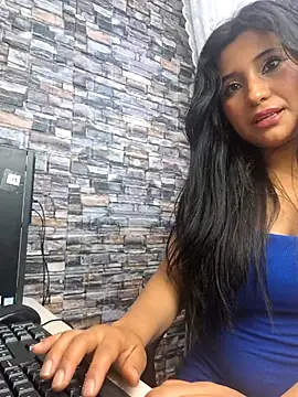 Webcam Model (valenlopezz_)  is live.Free join now!