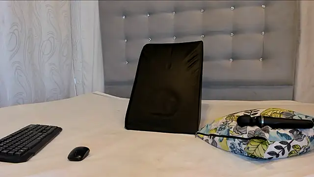 nymphomanya (F young) - 3 FINGER IN ASS