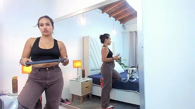 emilysweet2 - Emilysweet2's free webcam - UK Sex Cams