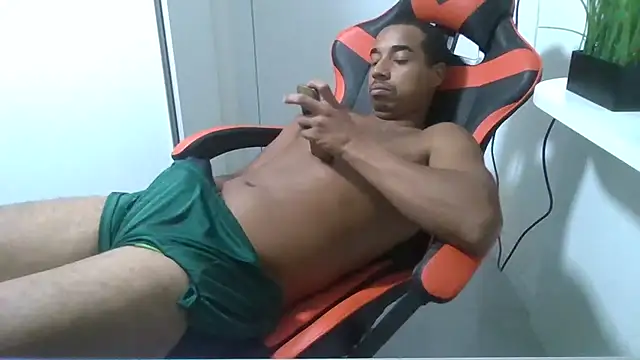 juninholekejr - JUNINHOLEKEJR's free webcam - UK Sex Cams