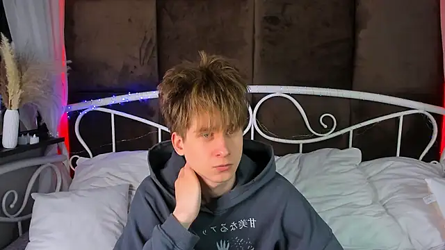 scottpierce (M young) - take off your t-shirt