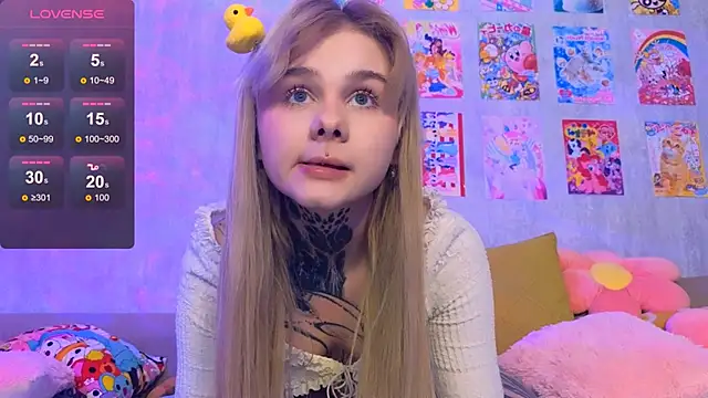 britney_lynch (F teen) - fingers in pussy