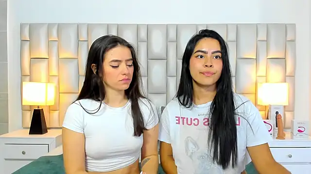 paola_katy_dicks Live Webcam on Stripchat