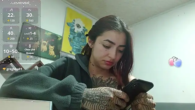 zoebakers_ (F young) - show nipples piercing