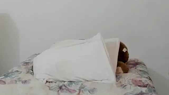 __emma__11__lecat_ - __Emma__11__Lecat_'s free webcam - UK Sex Cams