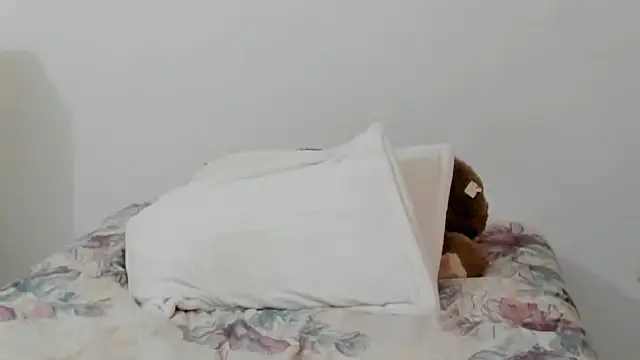 __emma__11__lecat_ - __Emma__11__Lecat_'s free webcam - UK Sex Cams