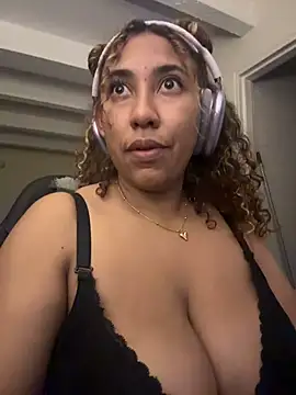 lauraltt - Lauraltt's free webcam - UK Sex Cams