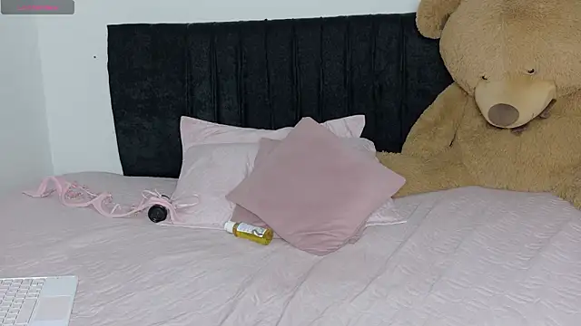 natashaparker__ - Natashaparker__'s free webcam - UK Sex Cams