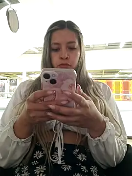 alana_69 (F young) - Take off my bra+ Suck nipples in public