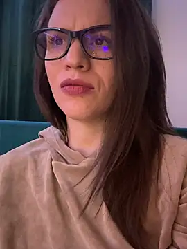 Webcam Model (ScarlettNoirr)  is live.Free join now!