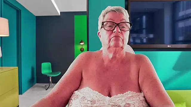 Mystery-Grandmother webcam