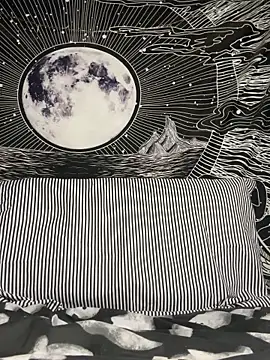 MissMidnightUK webcam