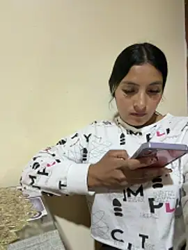 cami_leon2 (Ask my age) - Ride dildo Squirt in public