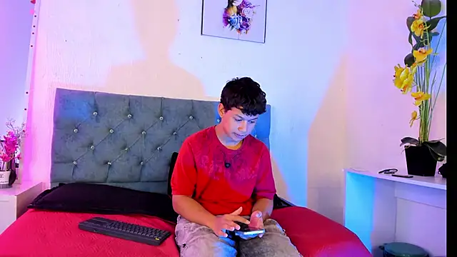 alexdumontt - AlexDuMontt's free webcam - UK Sex Cams