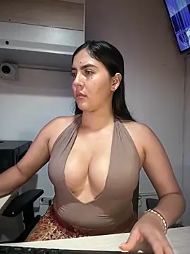 sofia_collins- (Ask my age) - PLAY WITH BOOBS AT WORK?  :movingboobs: