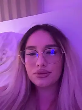 Webcam Model (mollyxxx)  is live.Free join now!