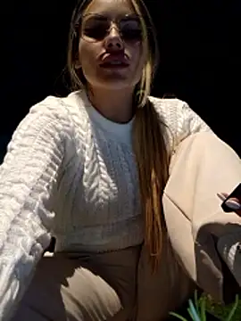 cata_city1106 (F young) - Play dildo public