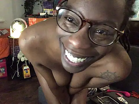 Webcam Model (littyleesh1)  is live.Free join now!