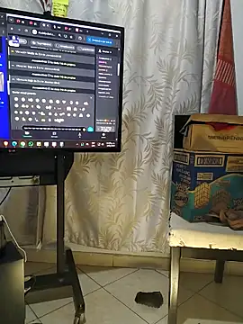 Webcam Model (adelen_smith)  is live.Free join now!