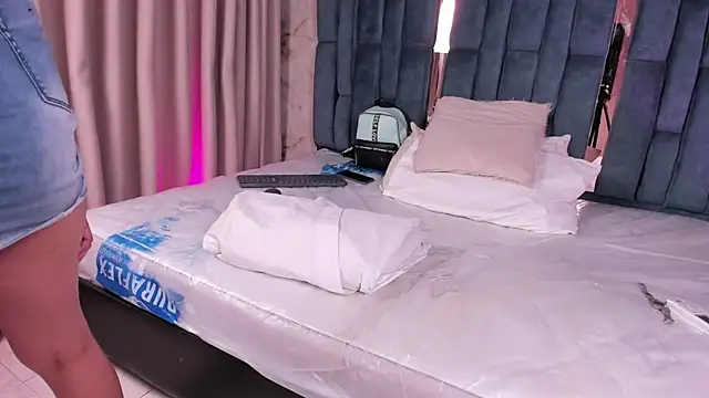 SeleneSantana webcam