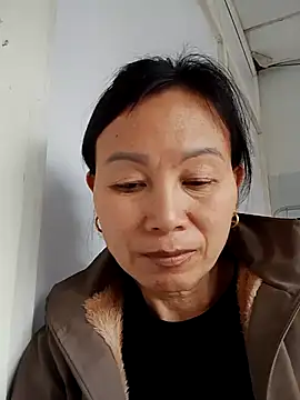 Webcam Model (Lili-123k)  is live.Free join now!