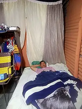 franklin111230 (Ask my age) - Mostrar pene  dedo en el  culo