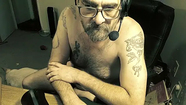 mrbiggintx (M mature) - Stroke that cock DaDDY!!!