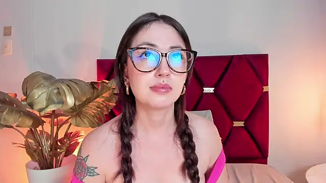 emilywatsonn - Emilywatsonn's free webcam