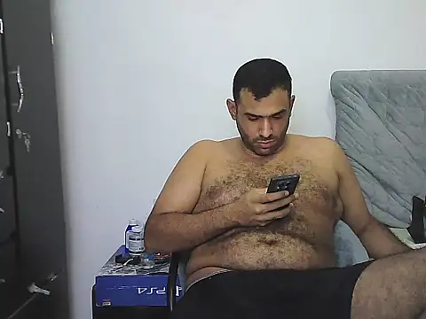 alphalatinobear - AlphaLatinoBear's free webcam - UK Sex Cams