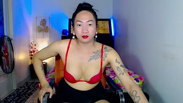 LovelyQueen69 webcam