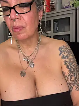 dieseldame1313 webcam