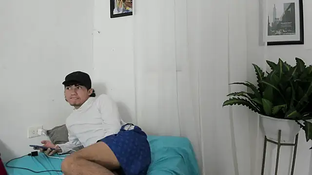 laura_and_kevin - Laura_and_Kevin's free webcam