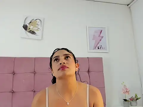 miakleinx - MiaKleinX's free webcam - UK Sex Cams