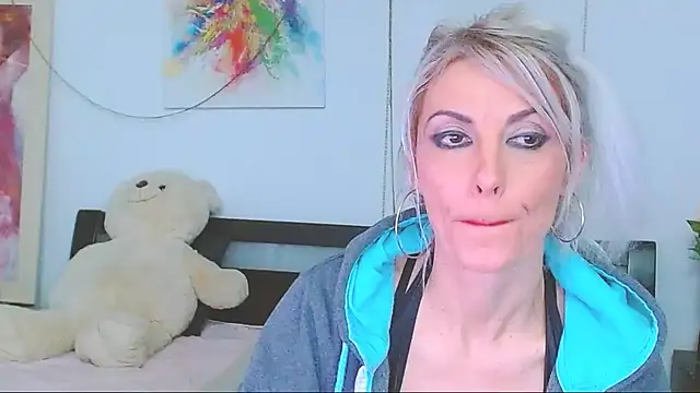 honeylara - HoneyLara's free webcam