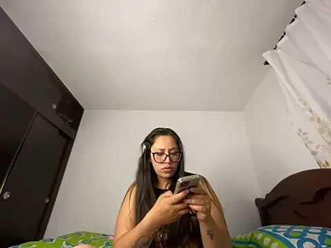 lyarose - LyaRose's free webcam - UK Sex Cams