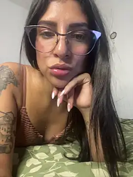 Webcam Model (moronoiroficial)  is live.Free join now!