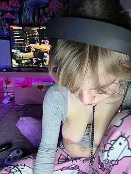 Cutiepiespanks Live Webcam on Stripchat