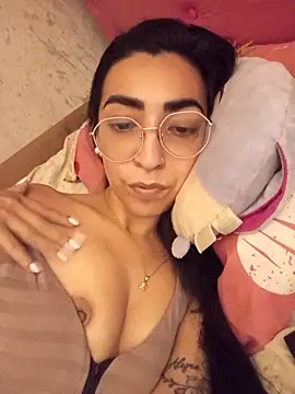 Webcam Model (Yani-14)  is live.Free join now!