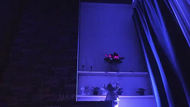 Demmi Love (DemmiLove)