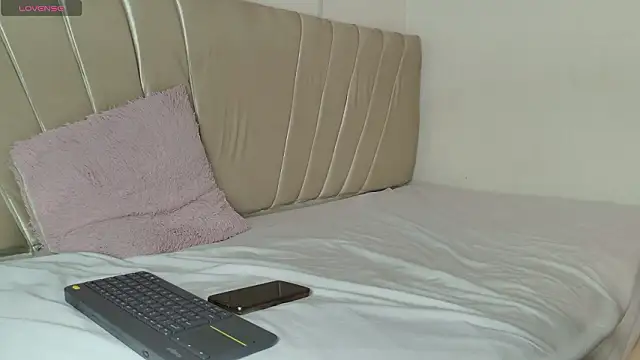 aly_n_sebas - Aly_n_sebas's free webcam - UK Sex Cams