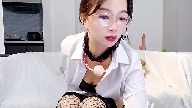 美女xinxinchuxin661在线直播